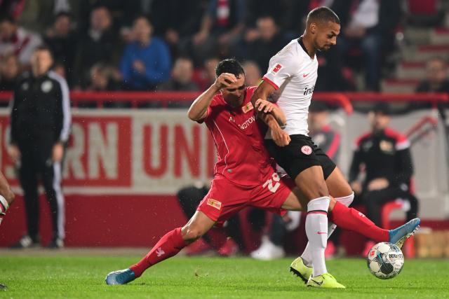 本坦库尔女友社媒晒图：祝大家圣诞快乐